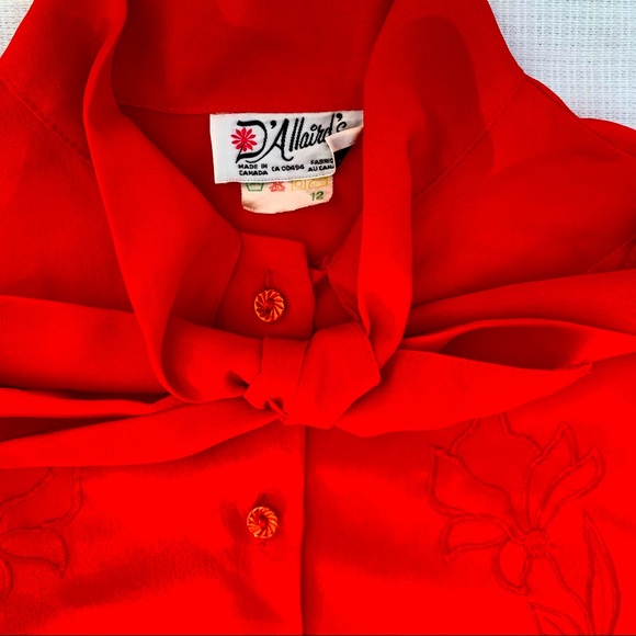 D'Allaird's Vintage Blouse - Picture 3 of 7